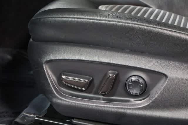 2022 Toyota Camry SE 23
