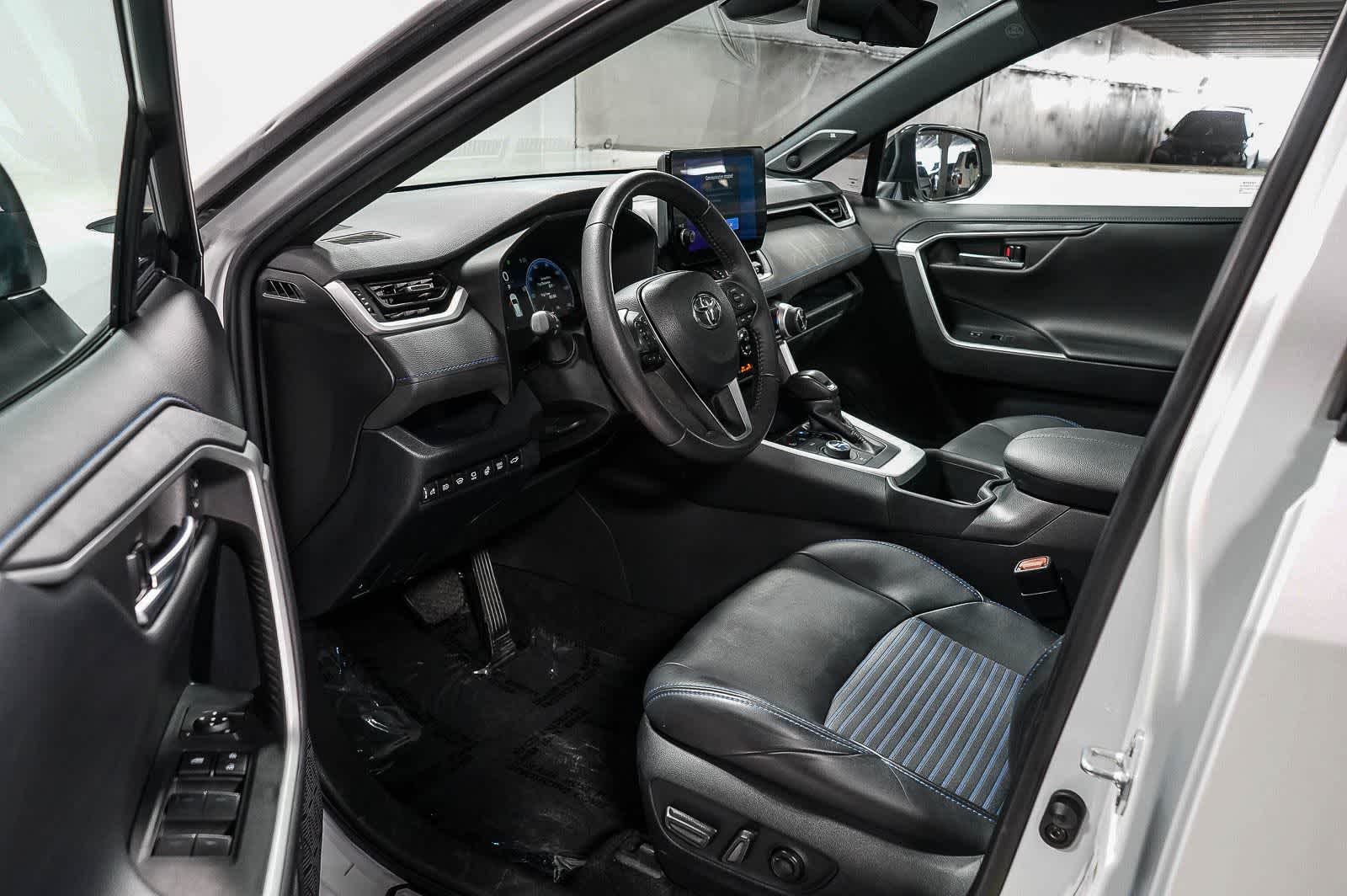 Thumbnail: 2023 Toyota RAV4 - 18