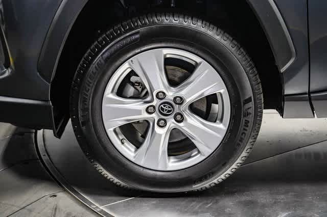 2019 Toyota RAV4 LE 10