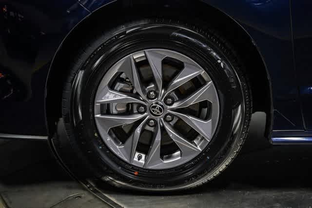 2024 Toyota Sienna LE 10