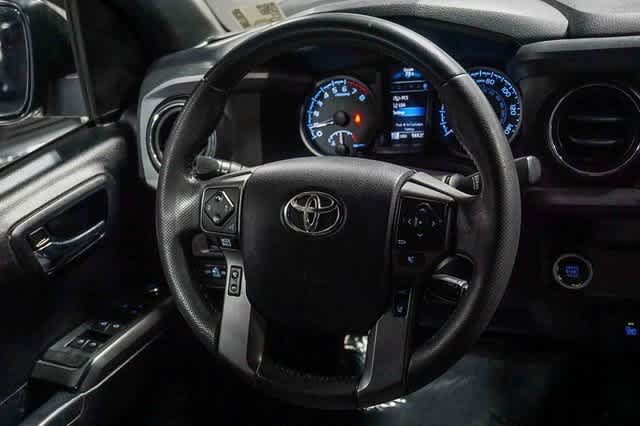 Thumbnail: 2018 Toyota Tacoma - 17
