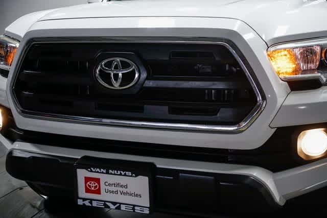 Thumbnail: 2017 Toyota Tacoma - 6