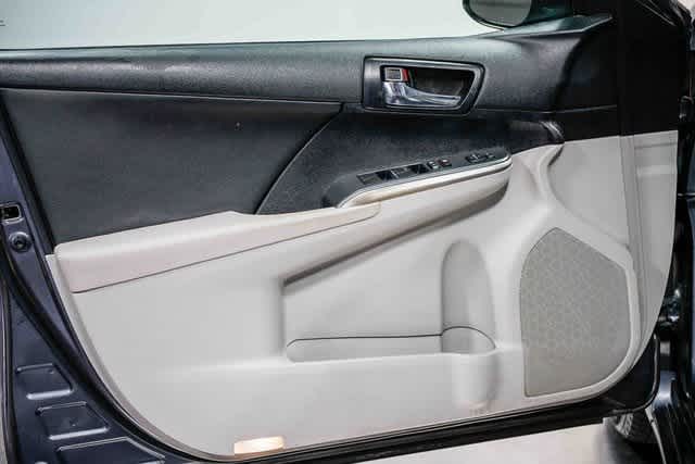 Thumbnail: 2013 Toyota Camry - 18