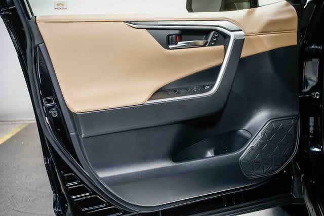 Thumbnail: 2019 Toyota RAV4 - 20