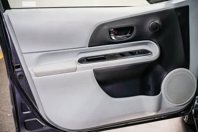 Thumbnail: 2014 Toyota Prius c - 18