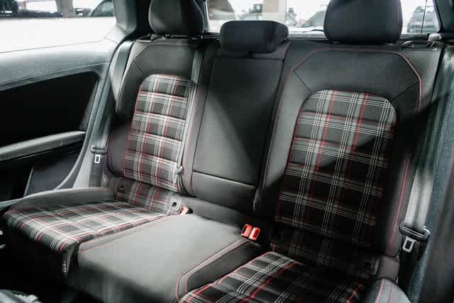 Thumbnail: 2016 Volkswagen Golf - 17