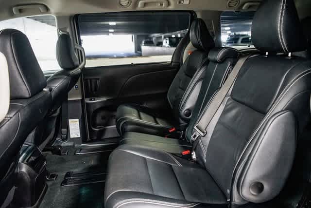 Thumbnail: 2015 Toyota Sienna - 18