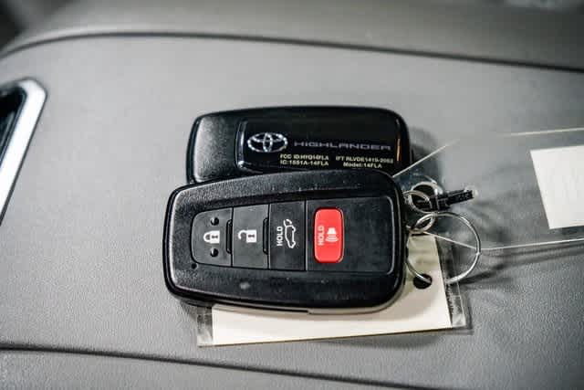 2023 Toyota Highlander Platinum 30