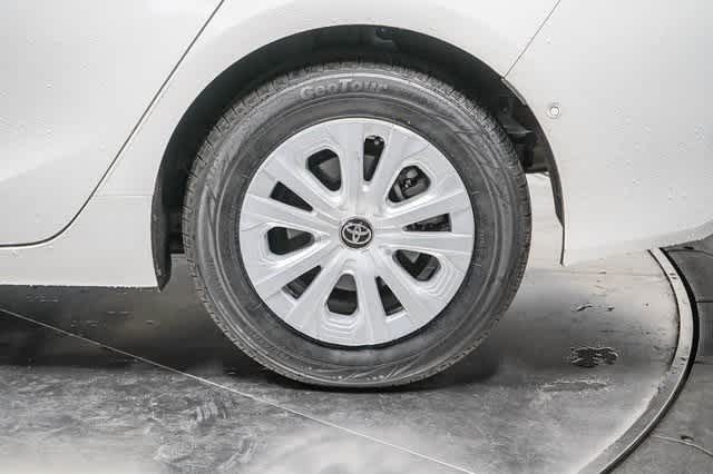 Thumbnail: 2021 Toyota Prius - 10