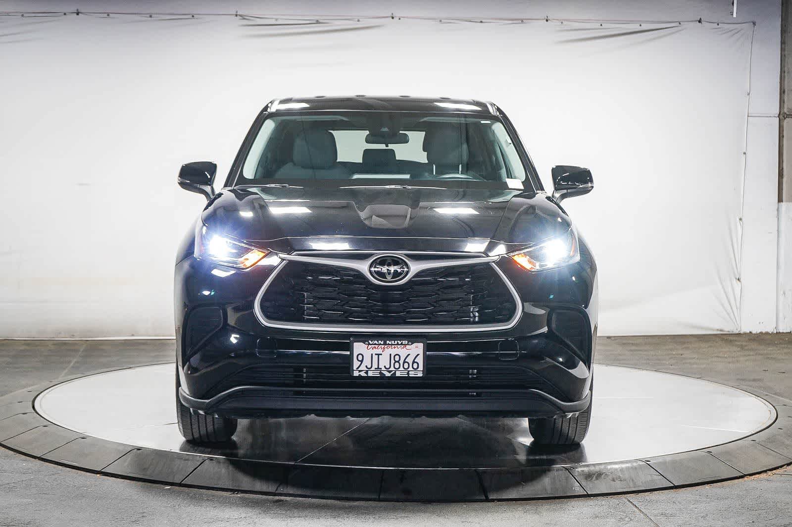 Thumbnail: 2023 Toyota Highlander - 3