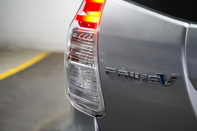 Thumbnail: 2015 Toyota Prius v - 11
