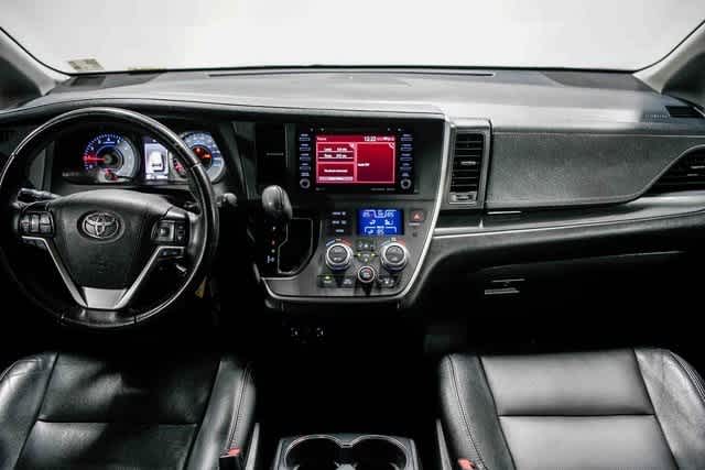 Thumbnail: 2020 Toyota Sienna - 11