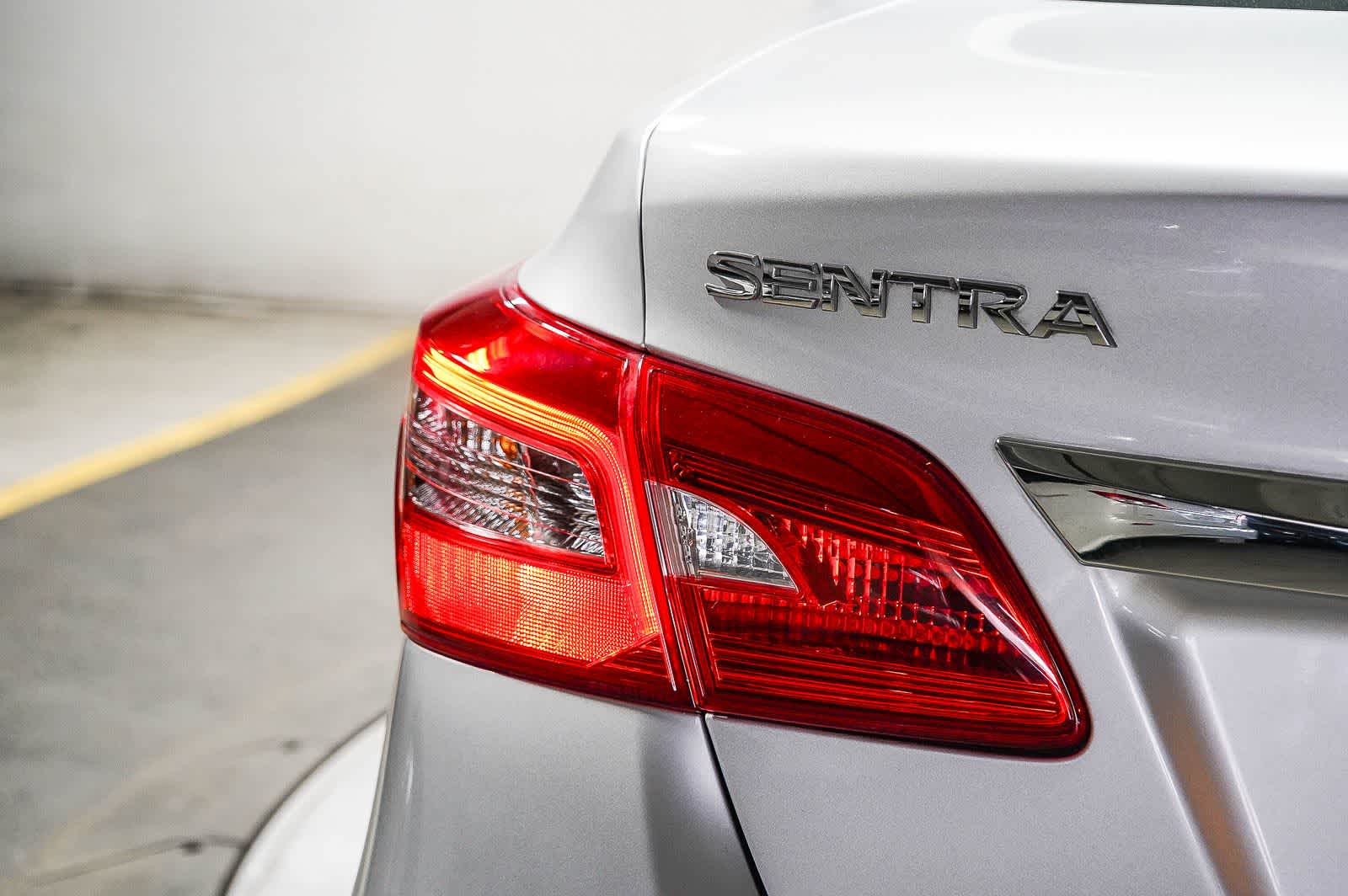 Thumbnail: 2016 Nissan Sentra - 11