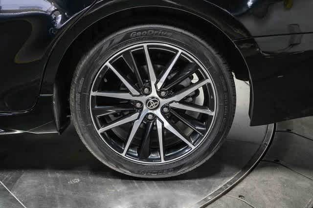 Thumbnail: 2023 Toyota Camry - 10