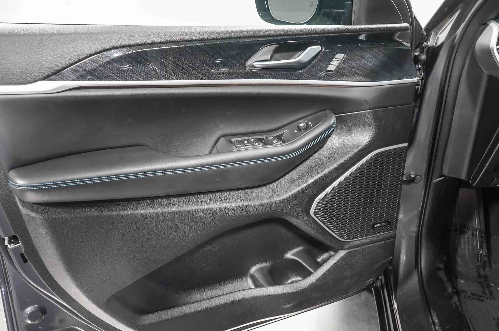 Thumbnail: 2023 Jeep Grand Cherokee - 21