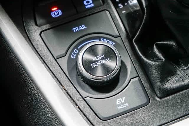 Thumbnail: 2021 Toyota RAV4 - 22