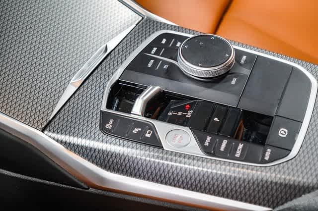 2023 BMW 3 Series 330e 24