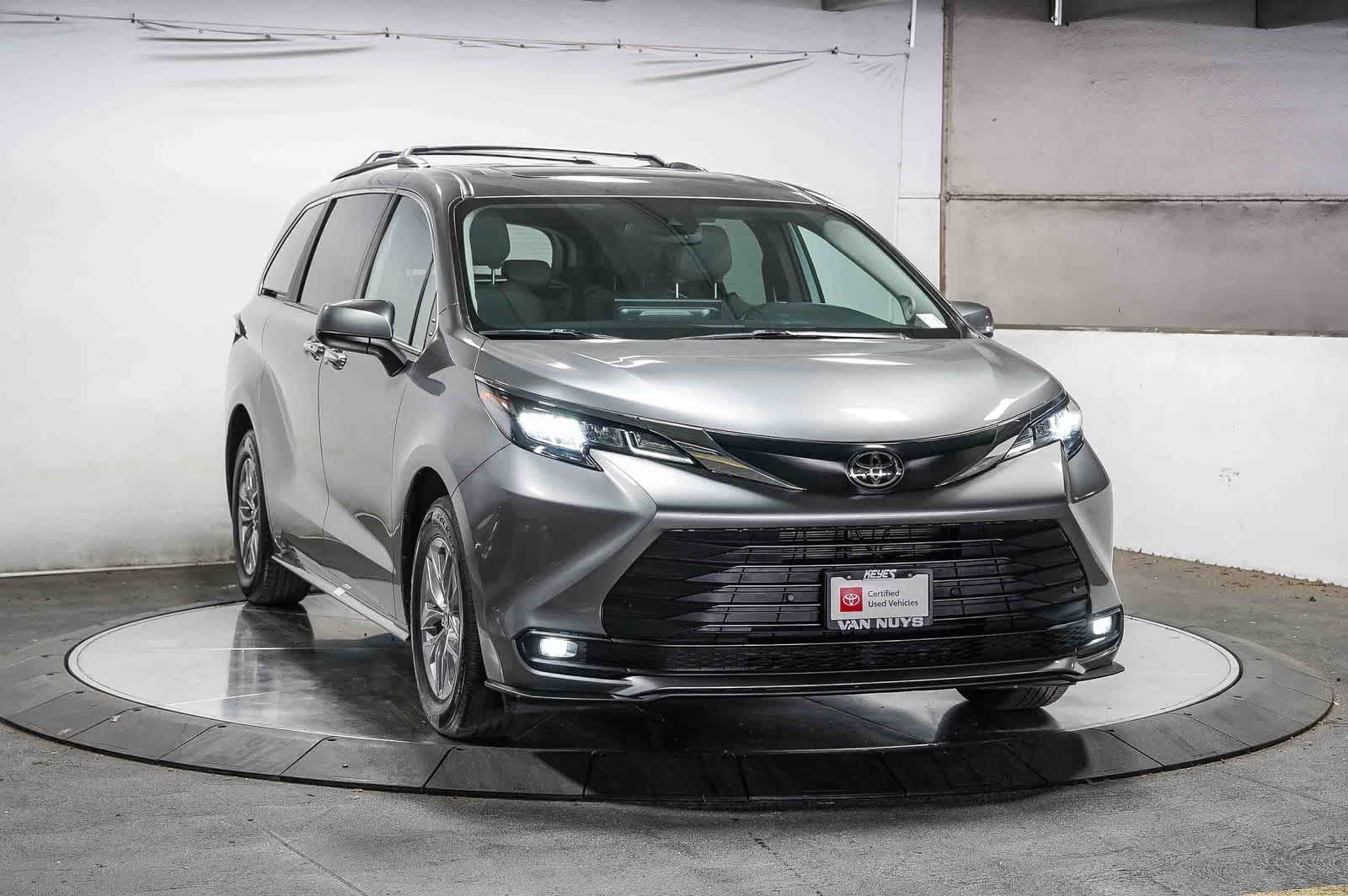 Thumbnail: 2026 Toyota Sienna - 2