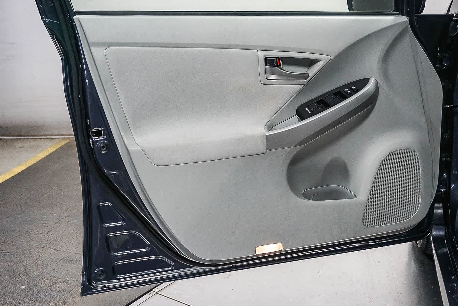 Thumbnail: 2013 Toyota Prius - 22