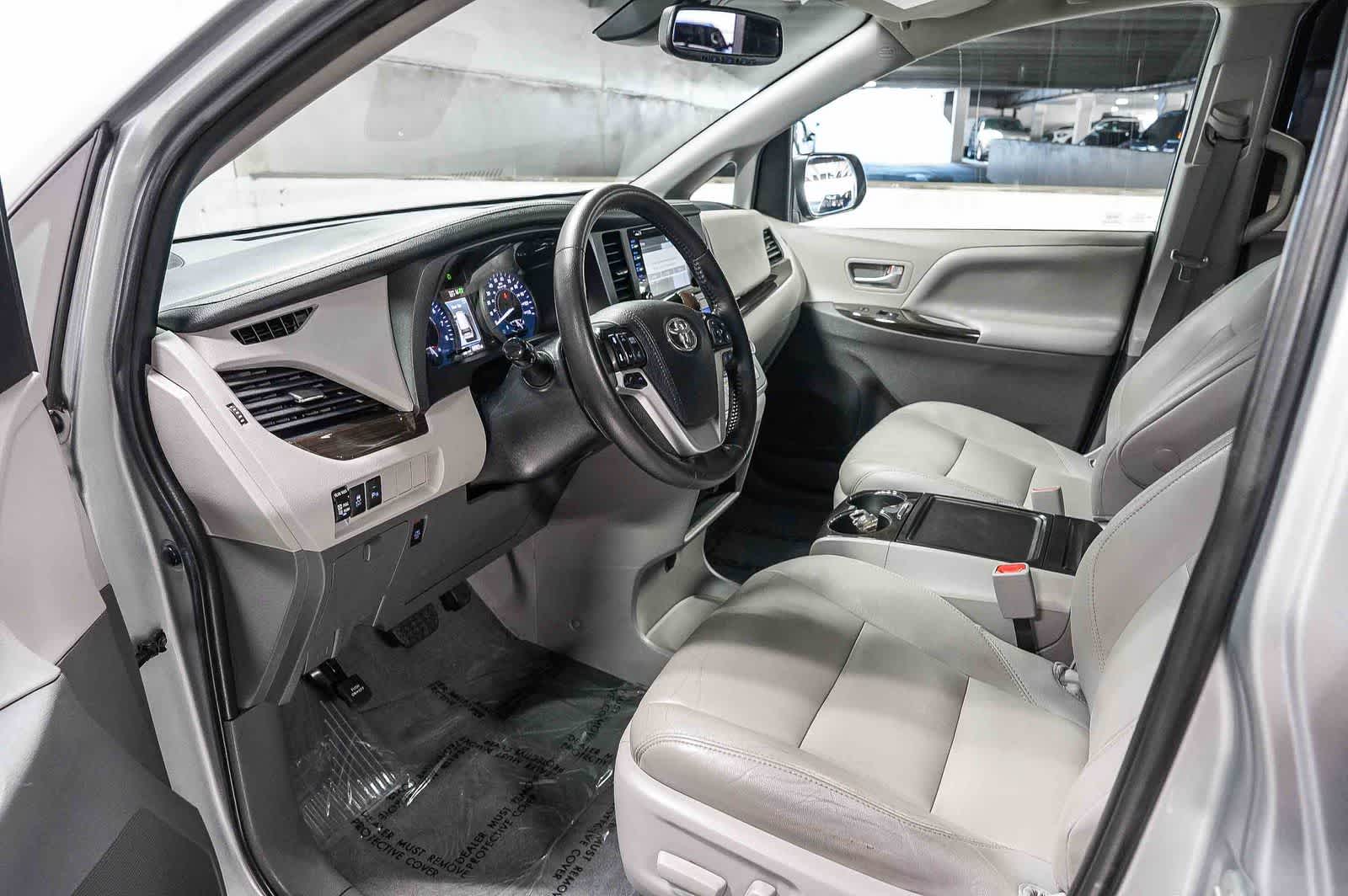 Thumbnail: 2020 Toyota Sienna - 18