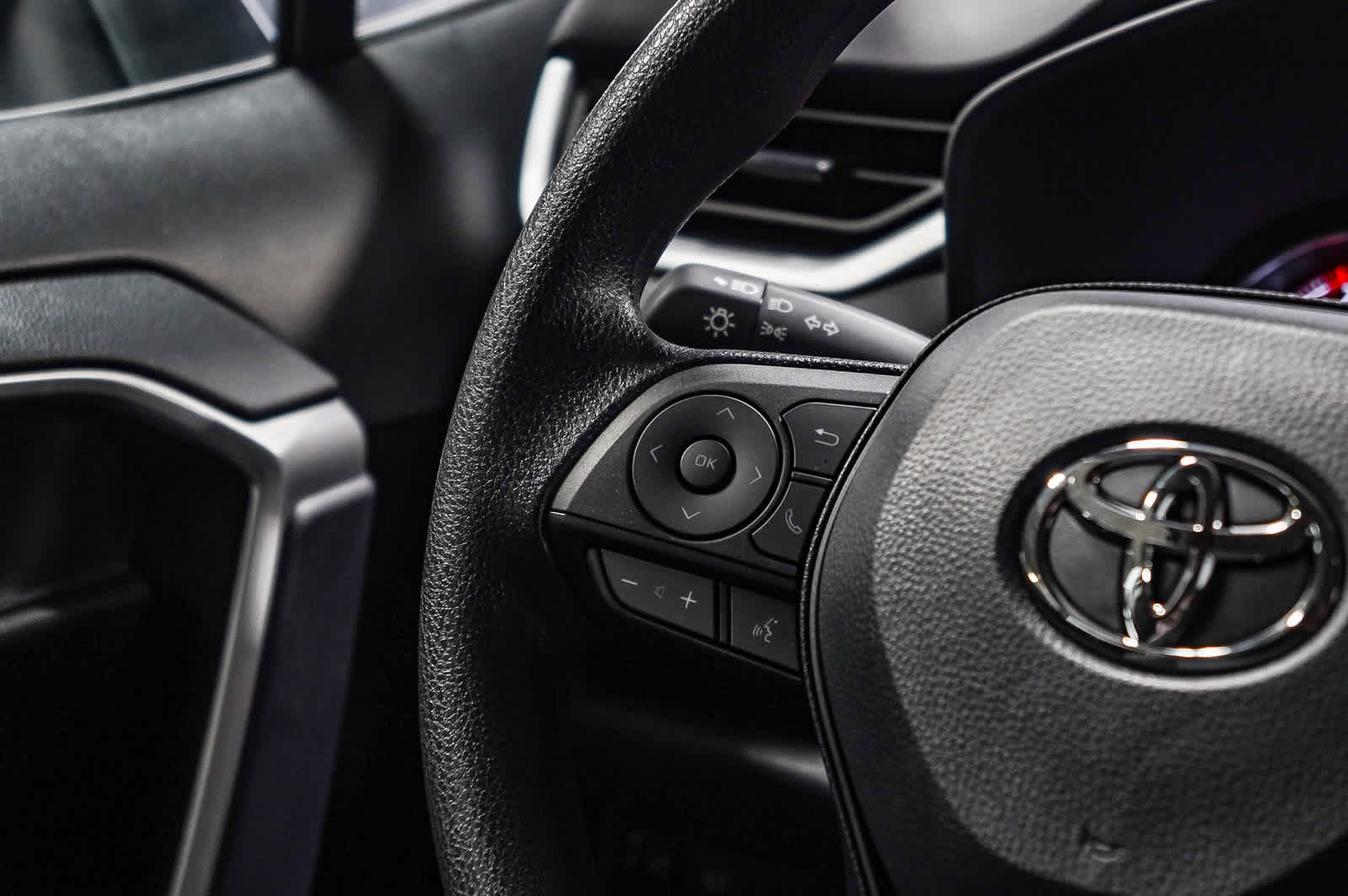 Thumbnail: 2025 Toyota RAV4 - 19