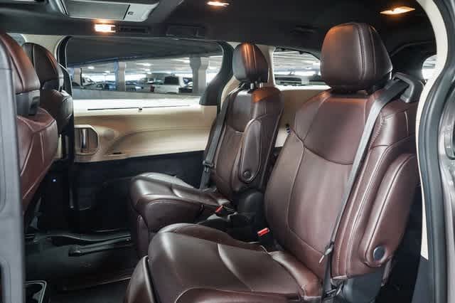 Thumbnail: 2023 Toyota Sienna - 21
