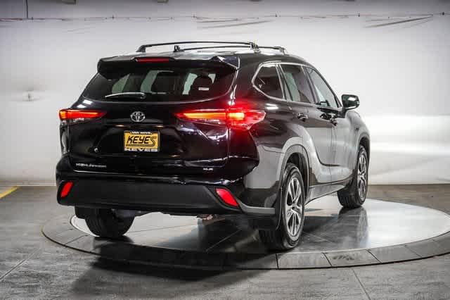 Thumbnail: 2022 Toyota Highlander - 5