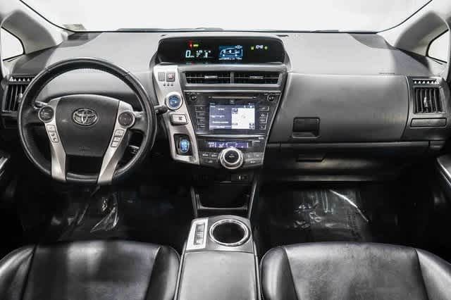 Thumbnail: 2017 Toyota Prius v - 12