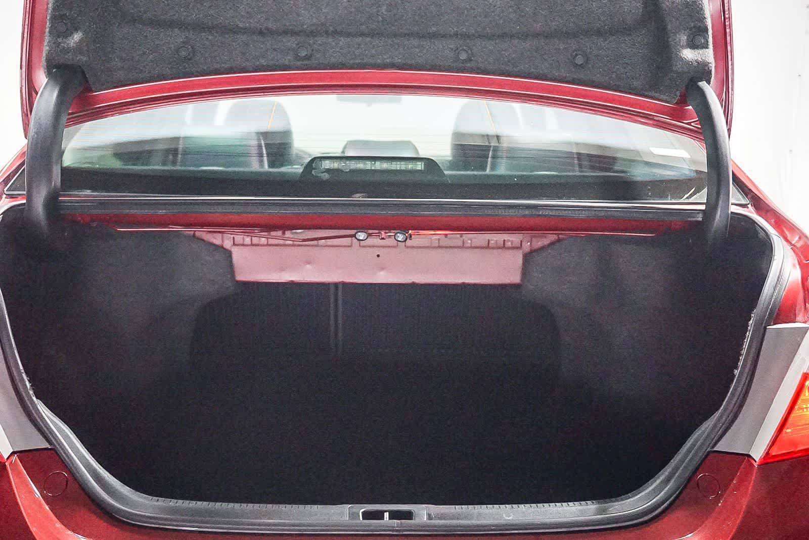 Thumbnail: 2016 Toyota Camry - 24