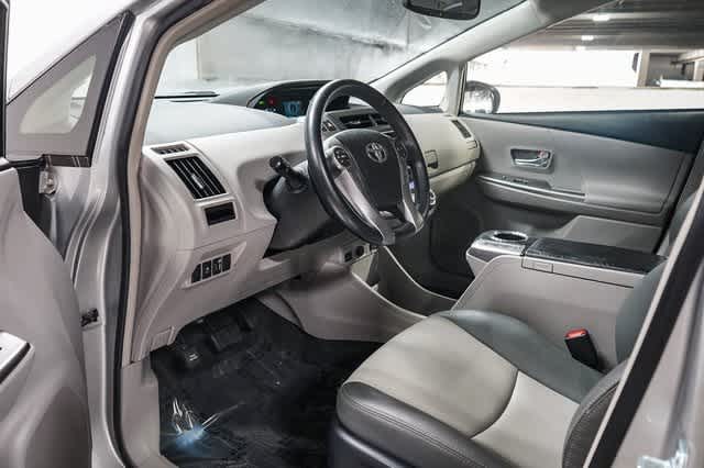 Thumbnail: 2015 Toyota Prius v - 17