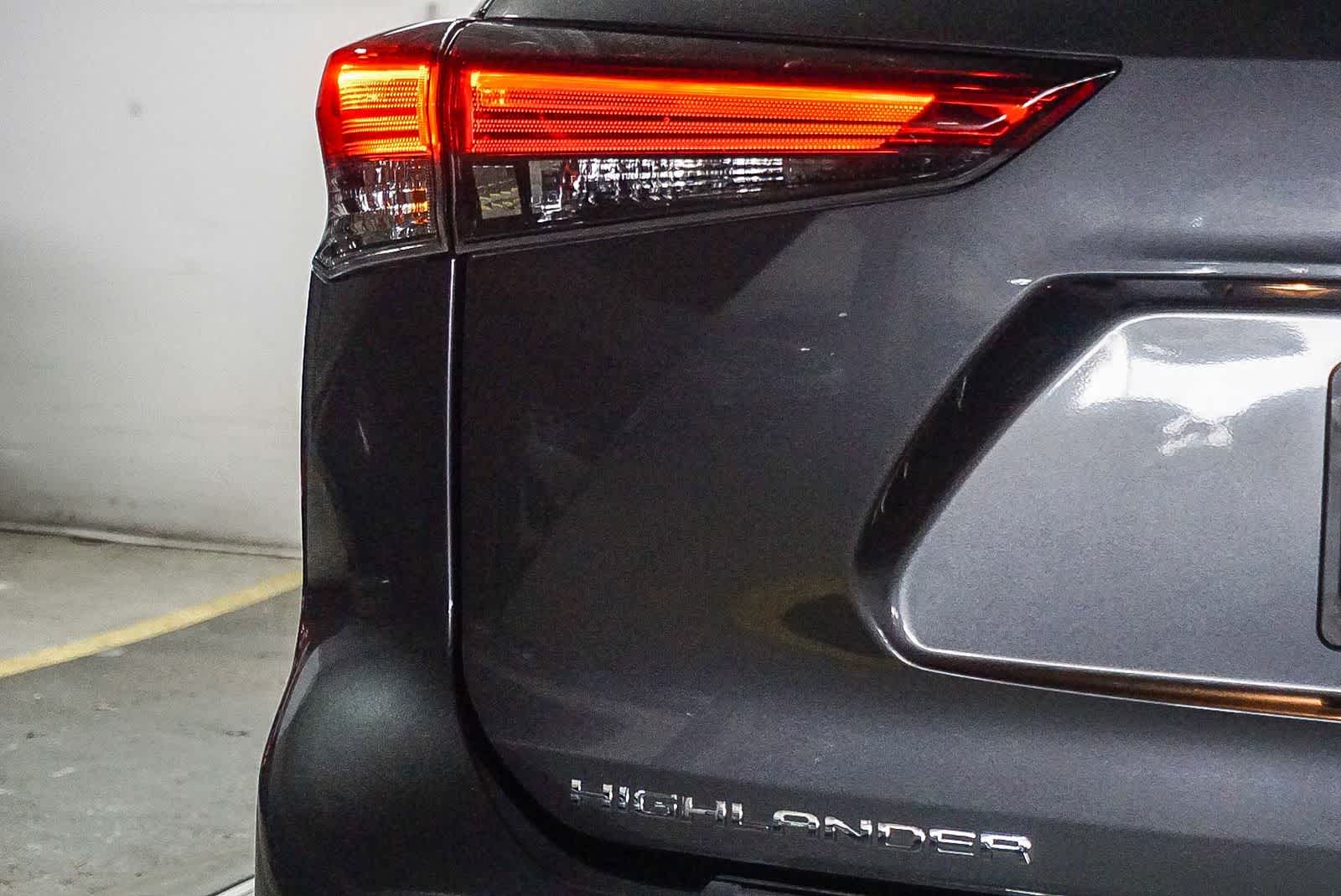 Thumbnail: 2023 Toyota Highlander - 10