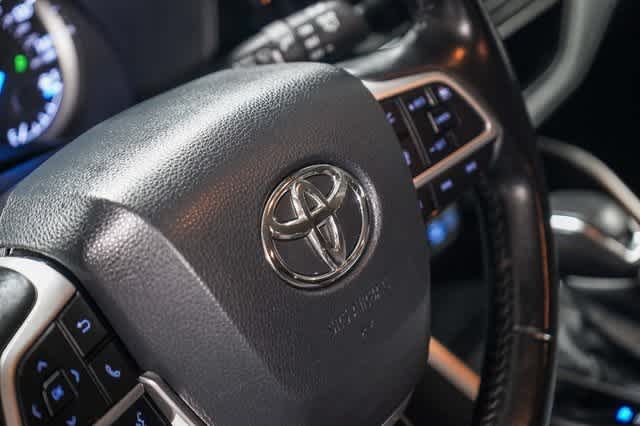 Thumbnail: 2022 Toyota Highlander - 21