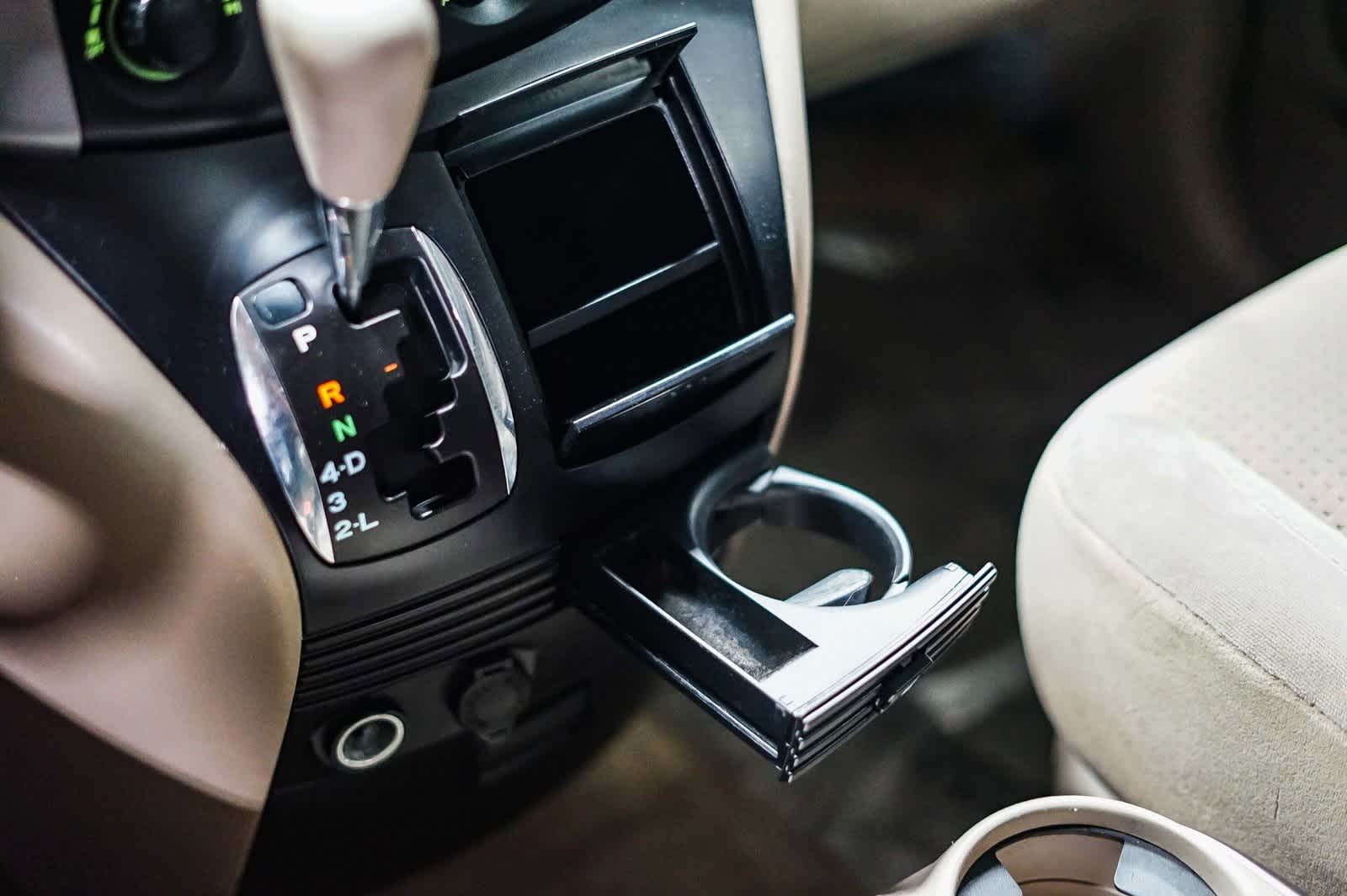 Thumbnail: 2010 Toyota Sienna - 24