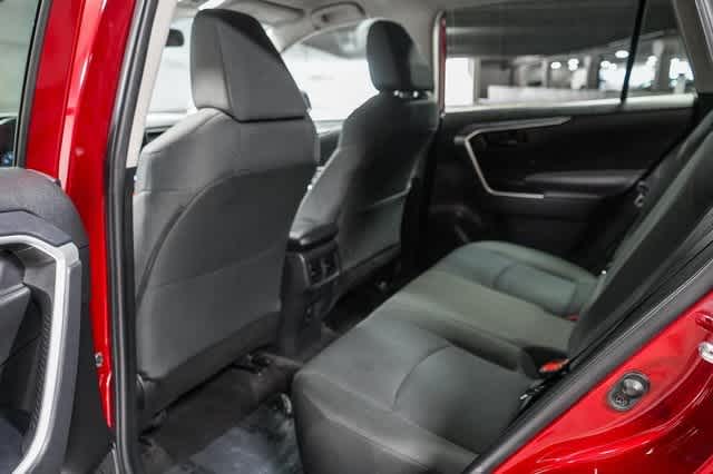 2022 Toyota RAV4 LE 18