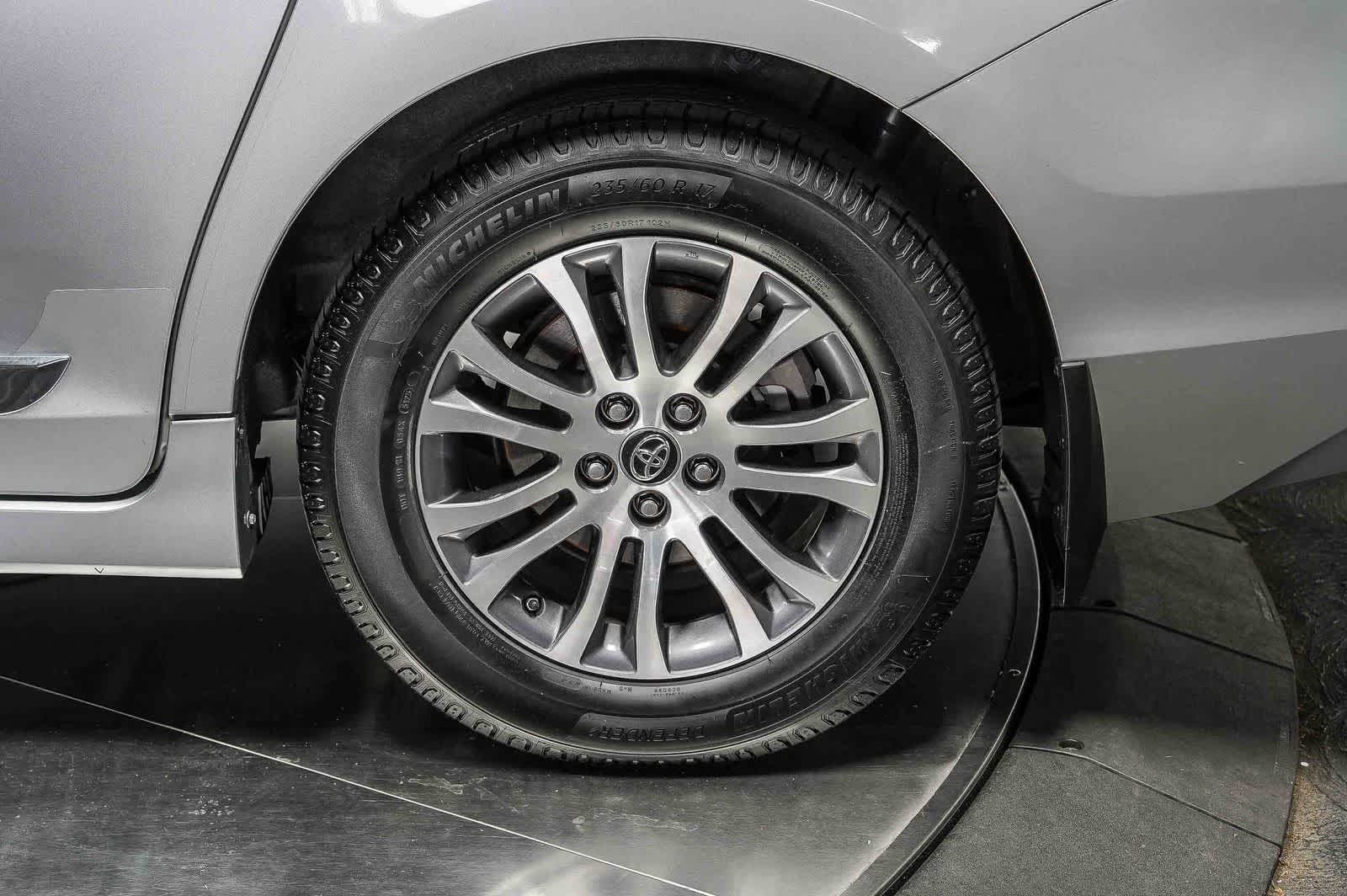 Thumbnail: 2020 Toyota Sienna - 10