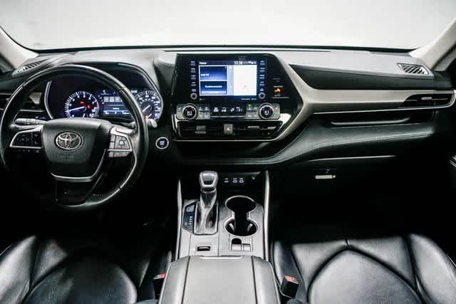 Thumbnail: 2022 Toyota Highlander - 13