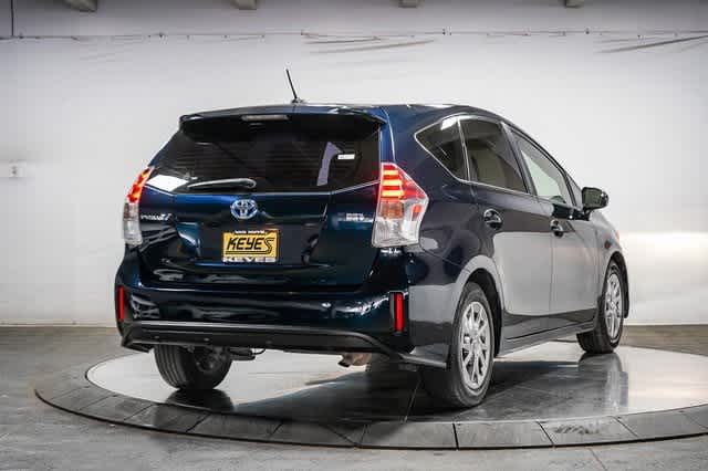 Thumbnail: 2017 Toyota Prius v - 5