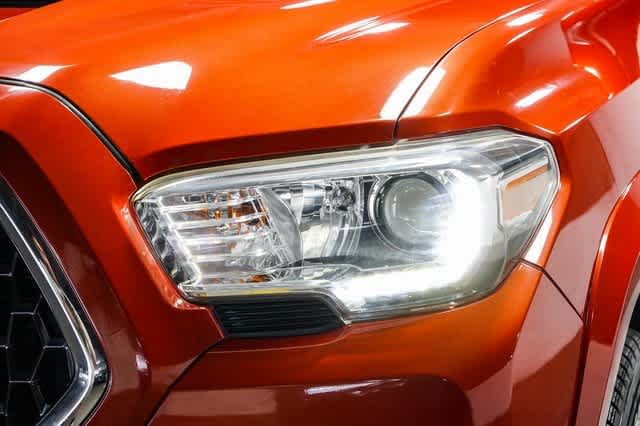 Thumbnail: 2018 Toyota Tacoma - 8