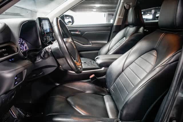 Thumbnail: 2022 Toyota Highlander - 18