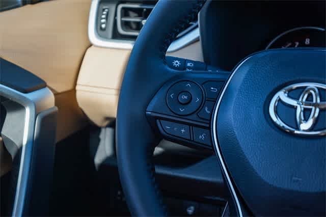 Thumbnail: 2025 Toyota RAV4 - 19