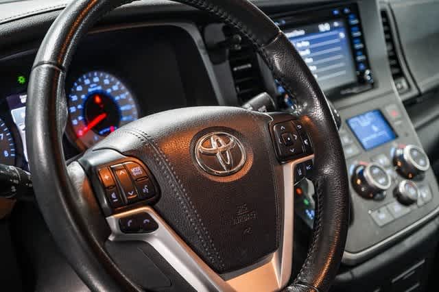 Thumbnail: 2020 Toyota Sienna - 19