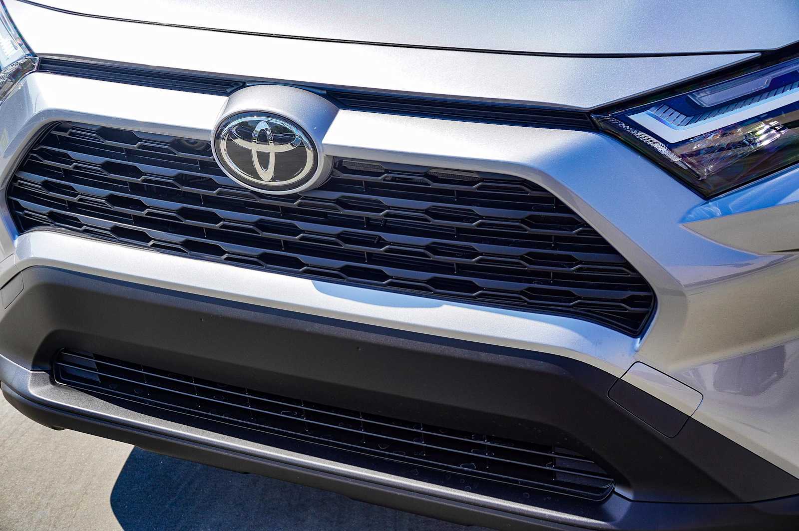 Thumbnail: 2025 Toyota RAV4 - 8