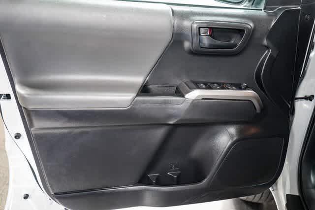 2022 Toyota Tacoma SR5 22