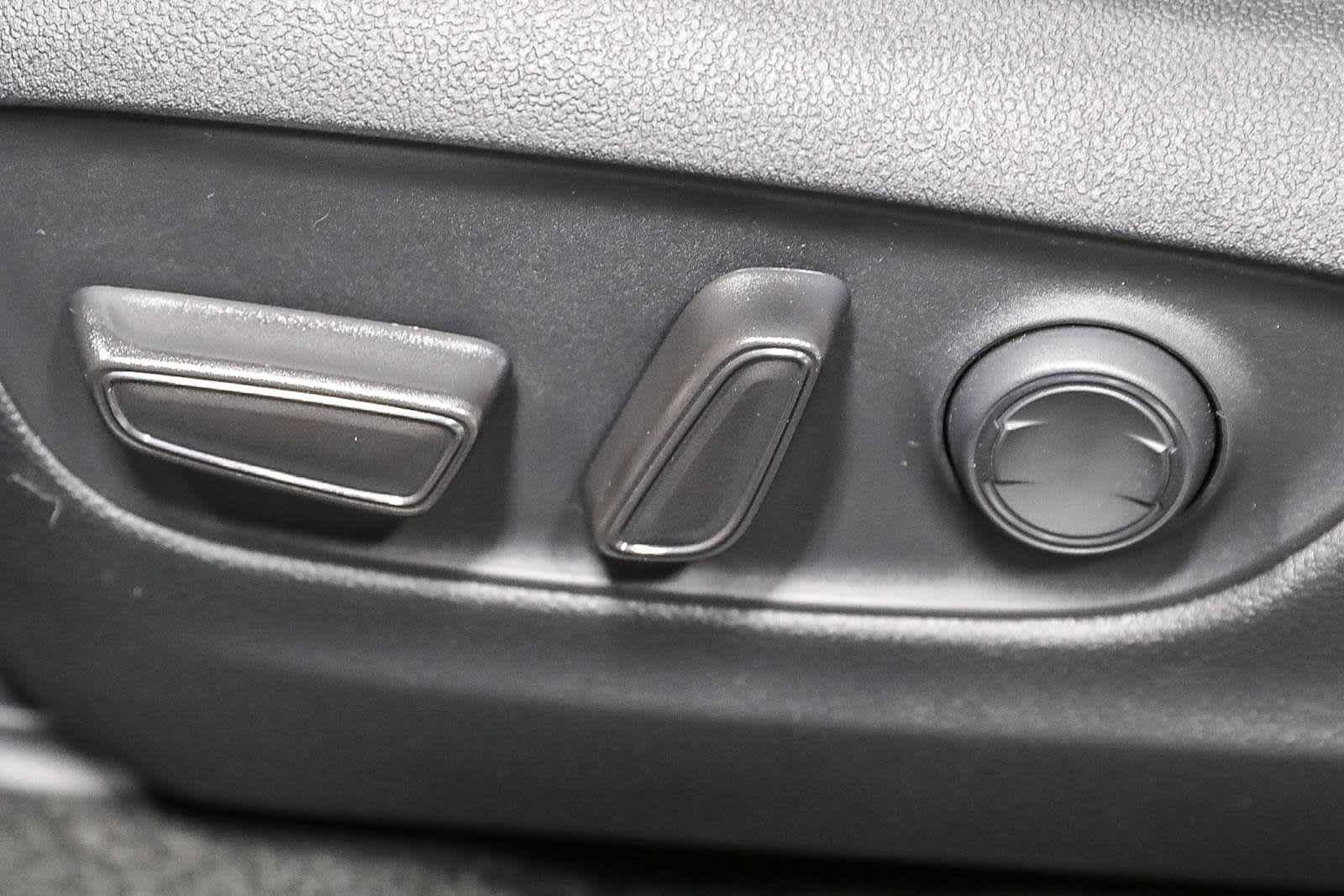 Thumbnail: 2025 Toyota RAV4 - 22