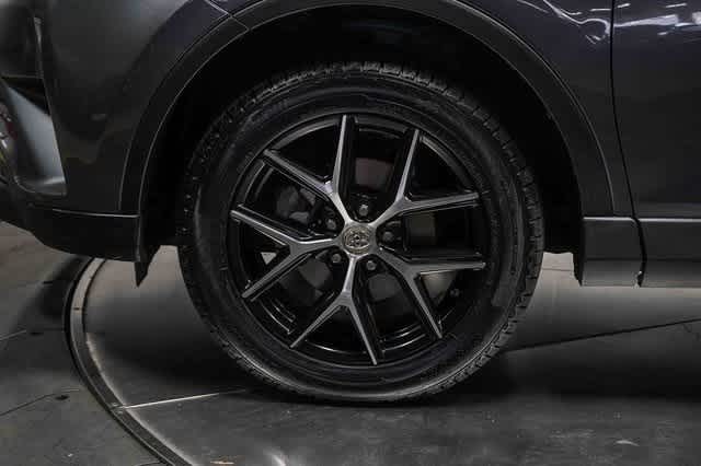 Thumbnail: 2016 Toyota RAV4 - 9