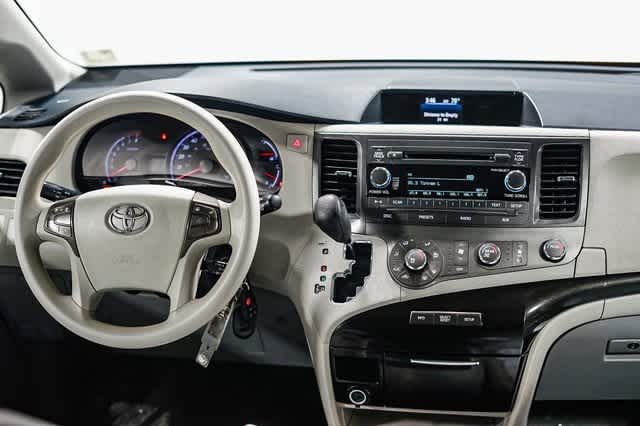 Thumbnail: 2012 Toyota Sienna - 11