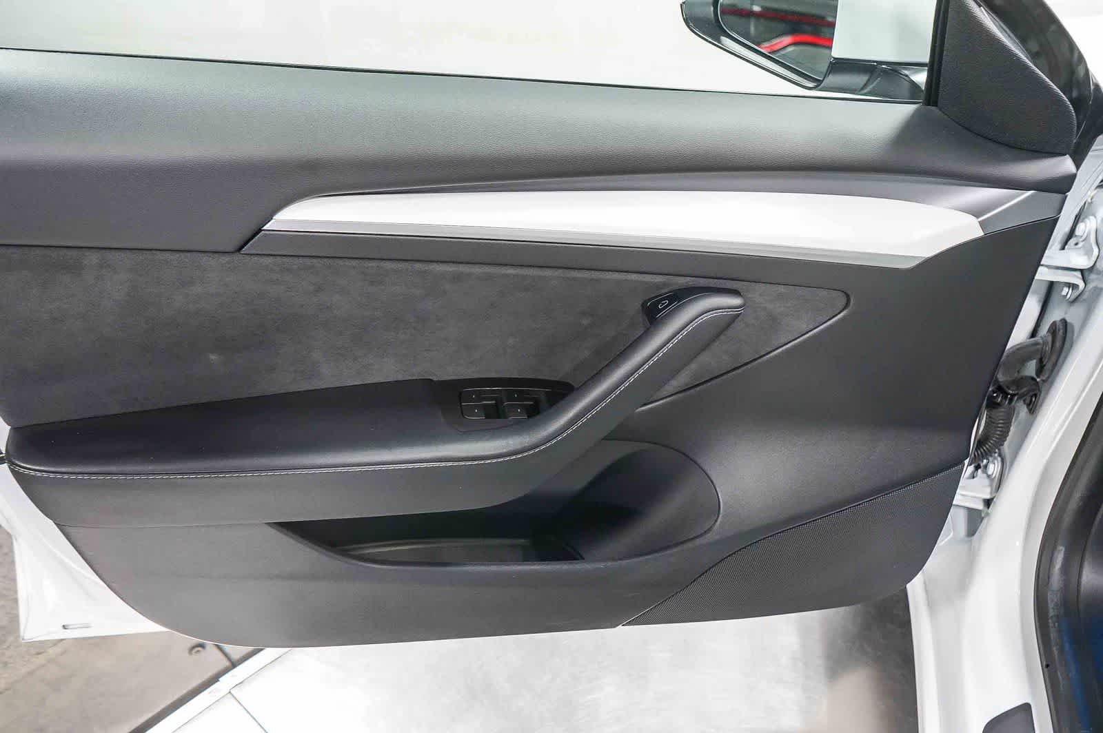 Thumbnail: 2021 Tesla Model 3 - 21