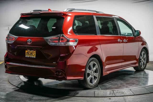 Thumbnail: 2020 Toyota Sienna - 4