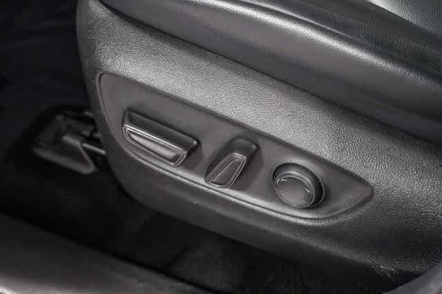 Thumbnail: 2022 Toyota Highlander - 24