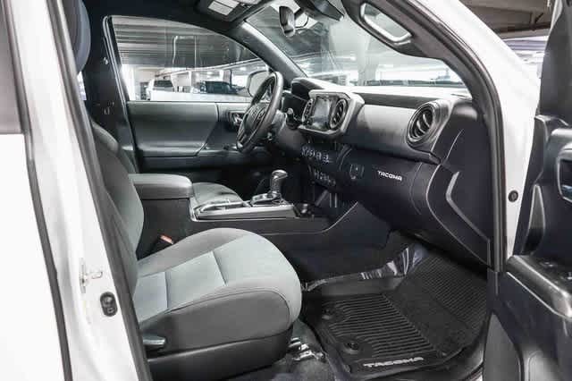 Thumbnail: 2018 Toyota Tacoma - 16